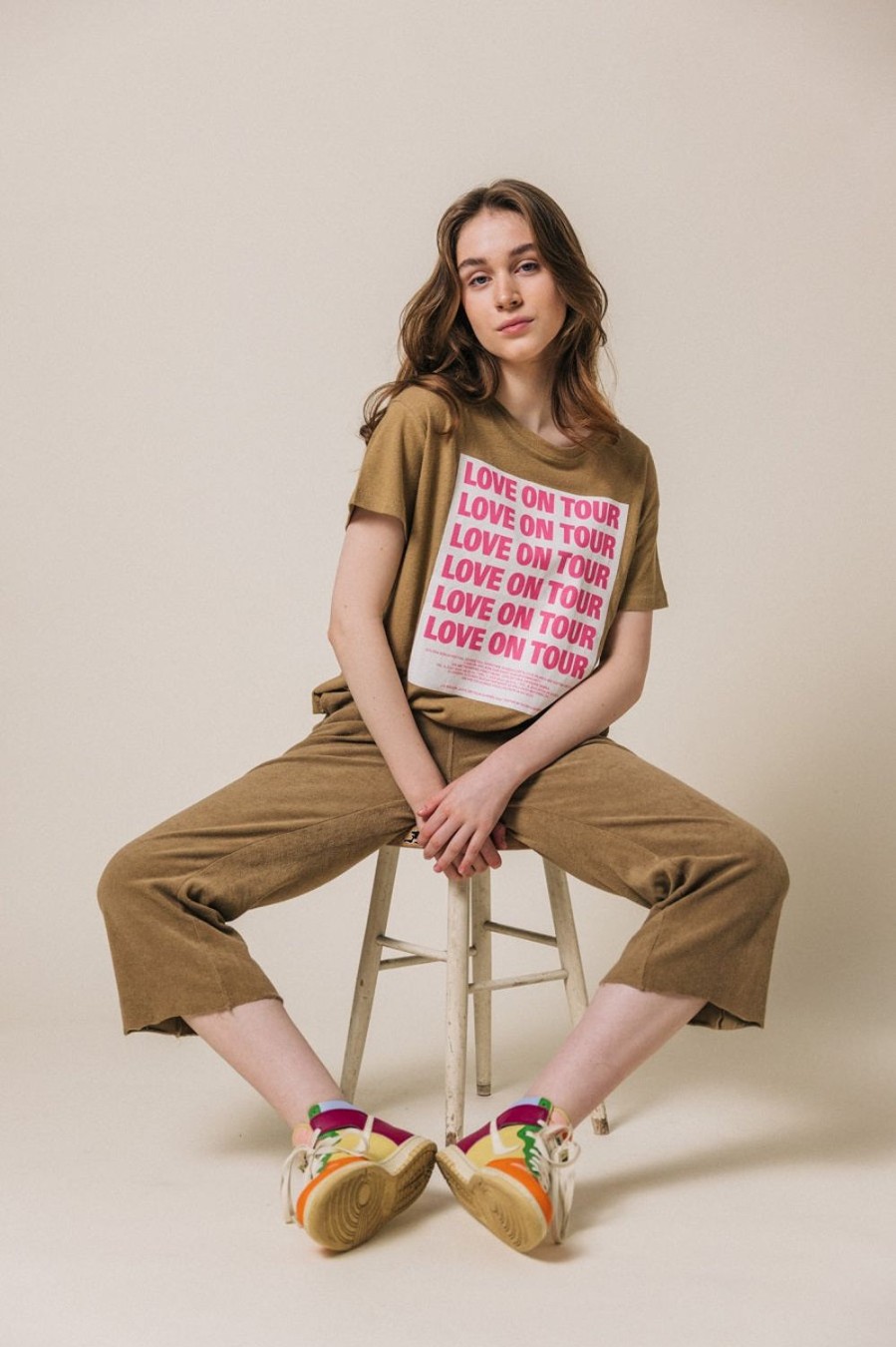 Kleidung liv bergen | T-Shirt Love On Tour In Hazelnut